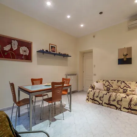 Guesthost - Pretty Near Musei Vaticani